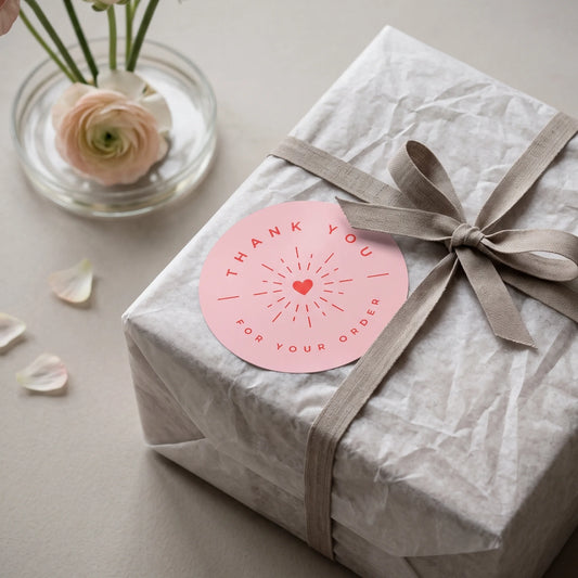 A radiant starburst label finishing the unboxing experience with modern simplicity.