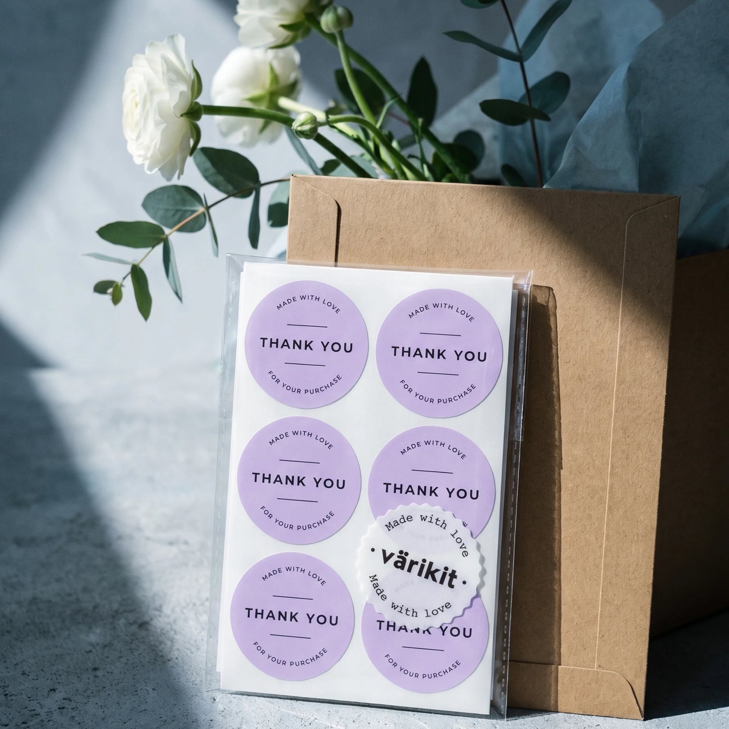 Pegatinas minimalistas de «Hecho con amor» para pequeñas empresas, redondas con tipografía clásica, redondas de 2 pulgadas, 60 etiquetas | Varikit