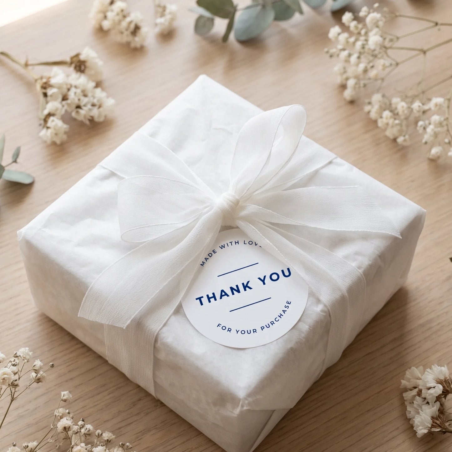 Pegatinas minimalistas de «Hecho con amor» para pequeñas empresas, redondas con tipografía clásica, redondas de 2 pulgadas, 60 etiquetas | Varikit