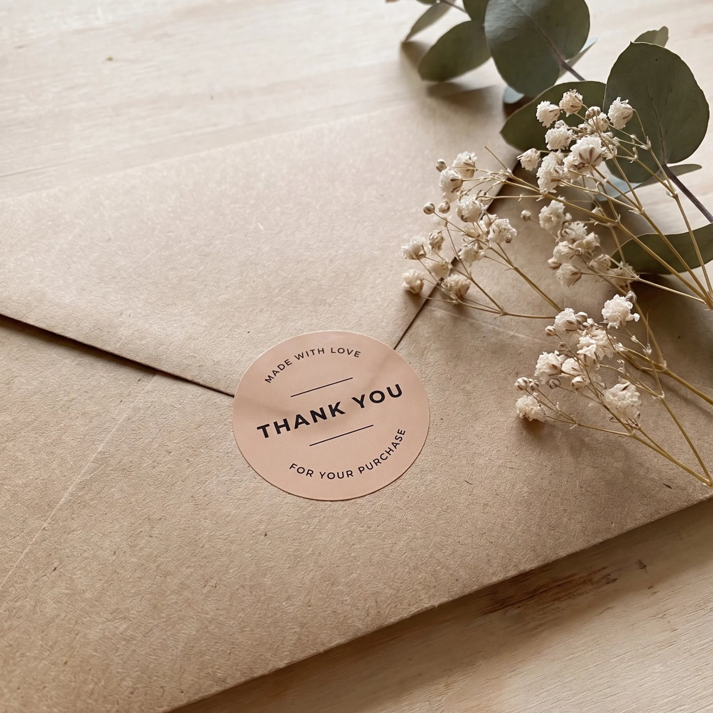 Pegatinas minimalistas de «Hecho con amor» para pequeñas empresas, redondas con tipografía clásica, redondas de 2 pulgadas, 60 etiquetas | Varikit