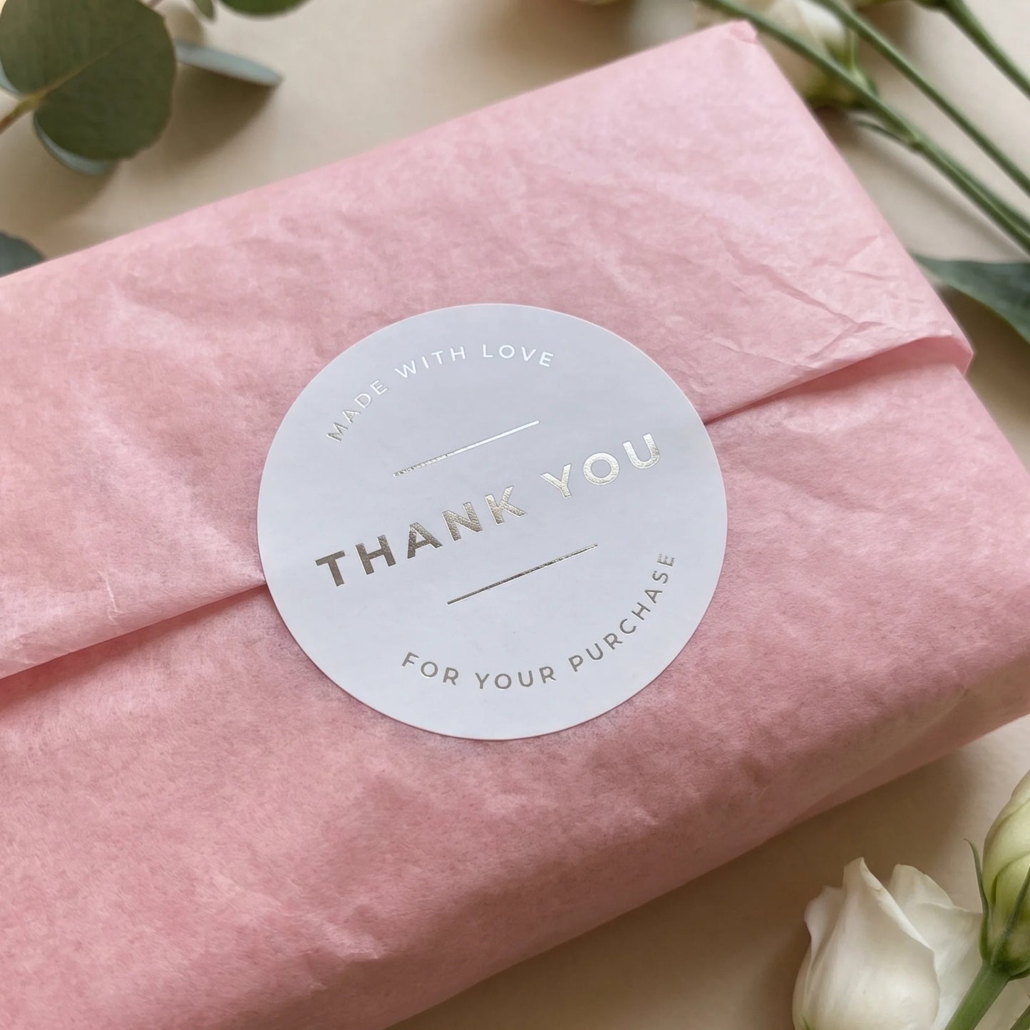 Pegatinas minimalistas de «Hecho con amor» para pequeñas empresas, redondas con tipografía clásica, redondas de 2 pulgadas, 60 etiquetas | Varikit