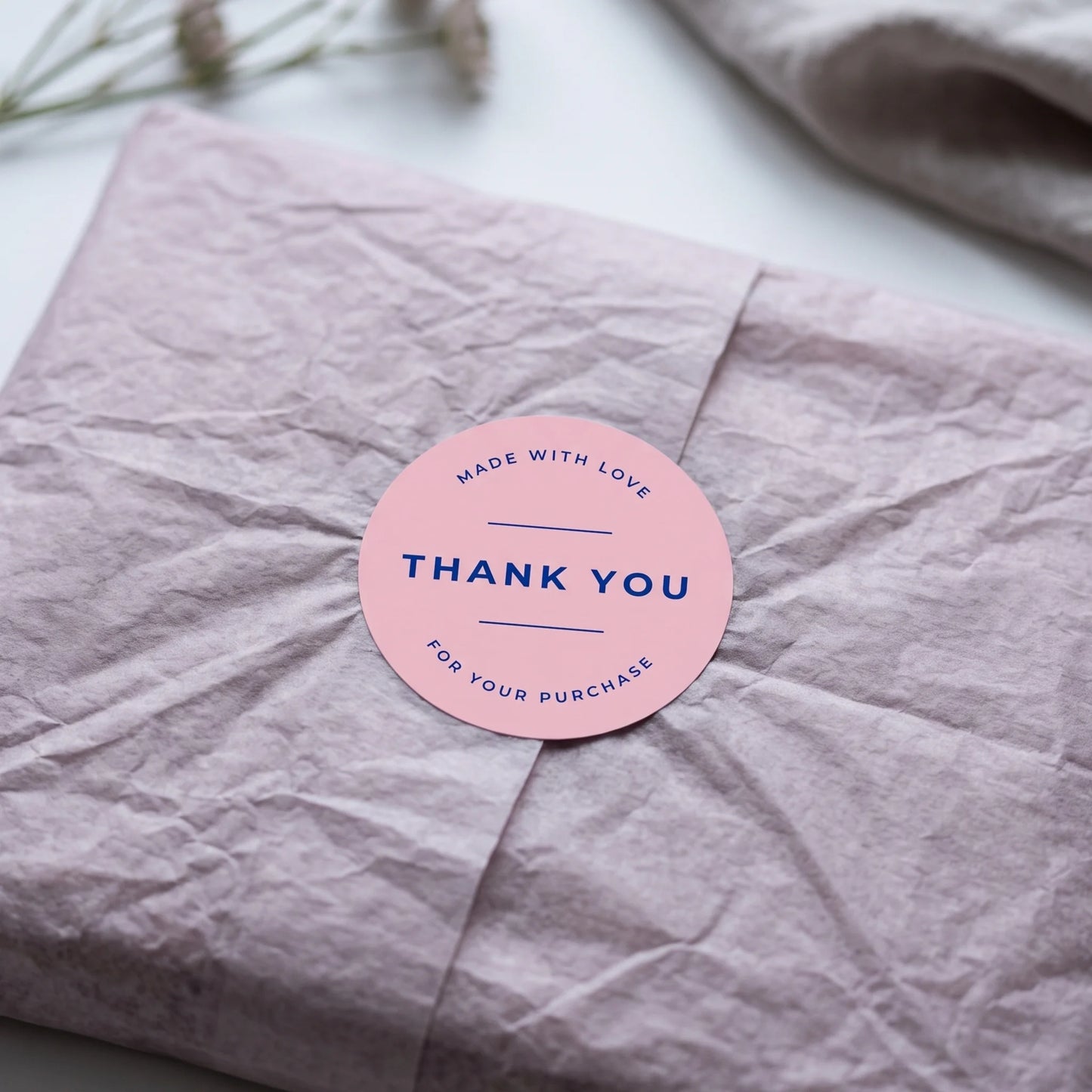 Pegatinas minimalistas de «Hecho con amor» para pequeñas empresas, redondas con tipografía clásica, redondas de 2 pulgadas, 60 etiquetas | Varikit