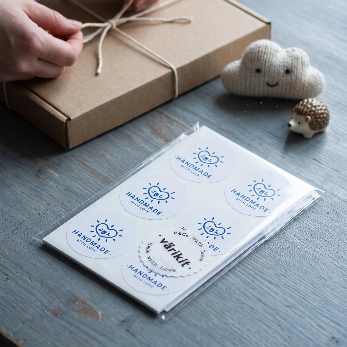 Pegatinas divertidas de agradecimiento para pequeñas empresas, corazón radiante sonriente, redondas de 2 pulgadas, 60 etiquetas | Varikit