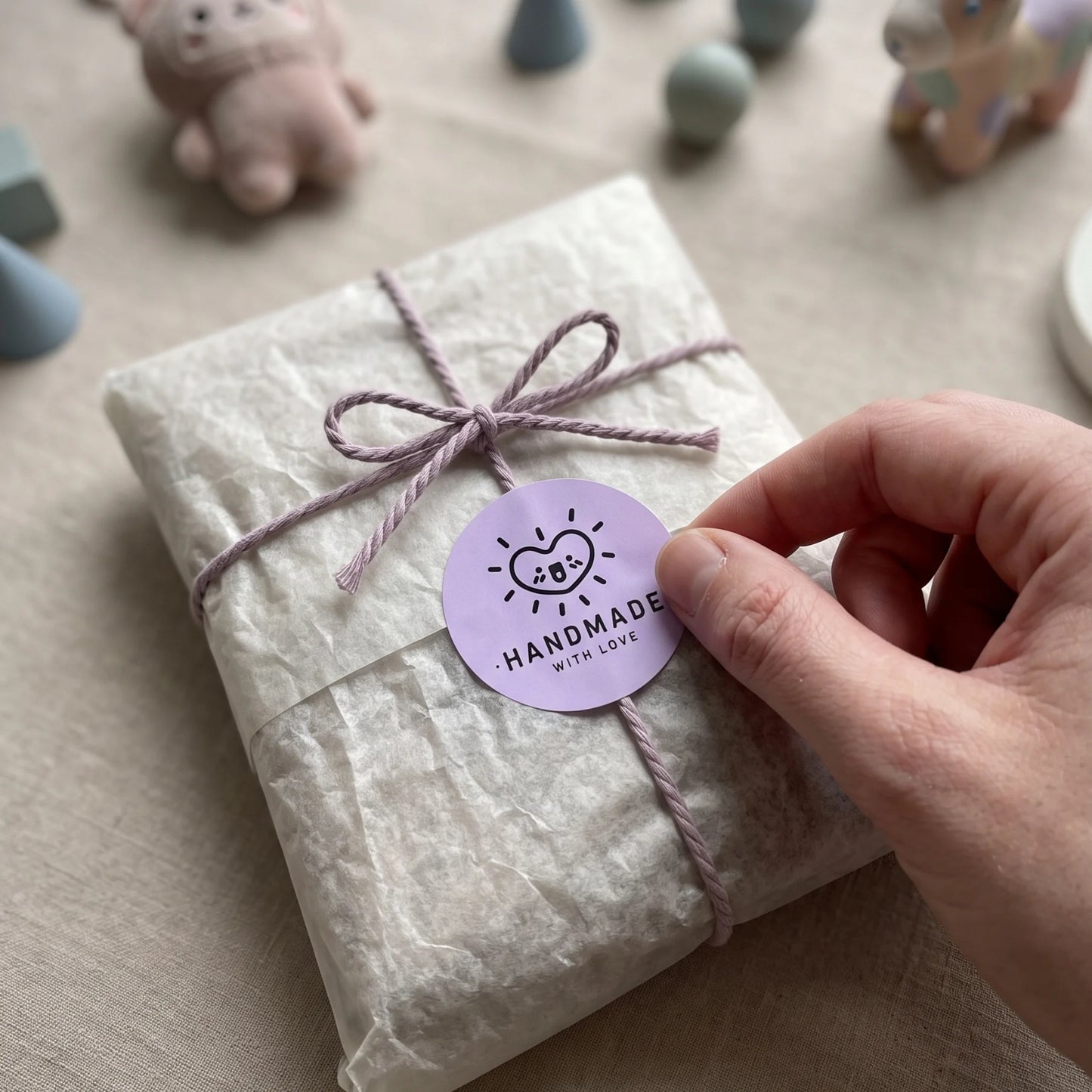 Pegatinas divertidas de agradecimiento para pequeñas empresas, corazón radiante sonriente, redondas de 2 pulgadas, 60 etiquetas | Varikit