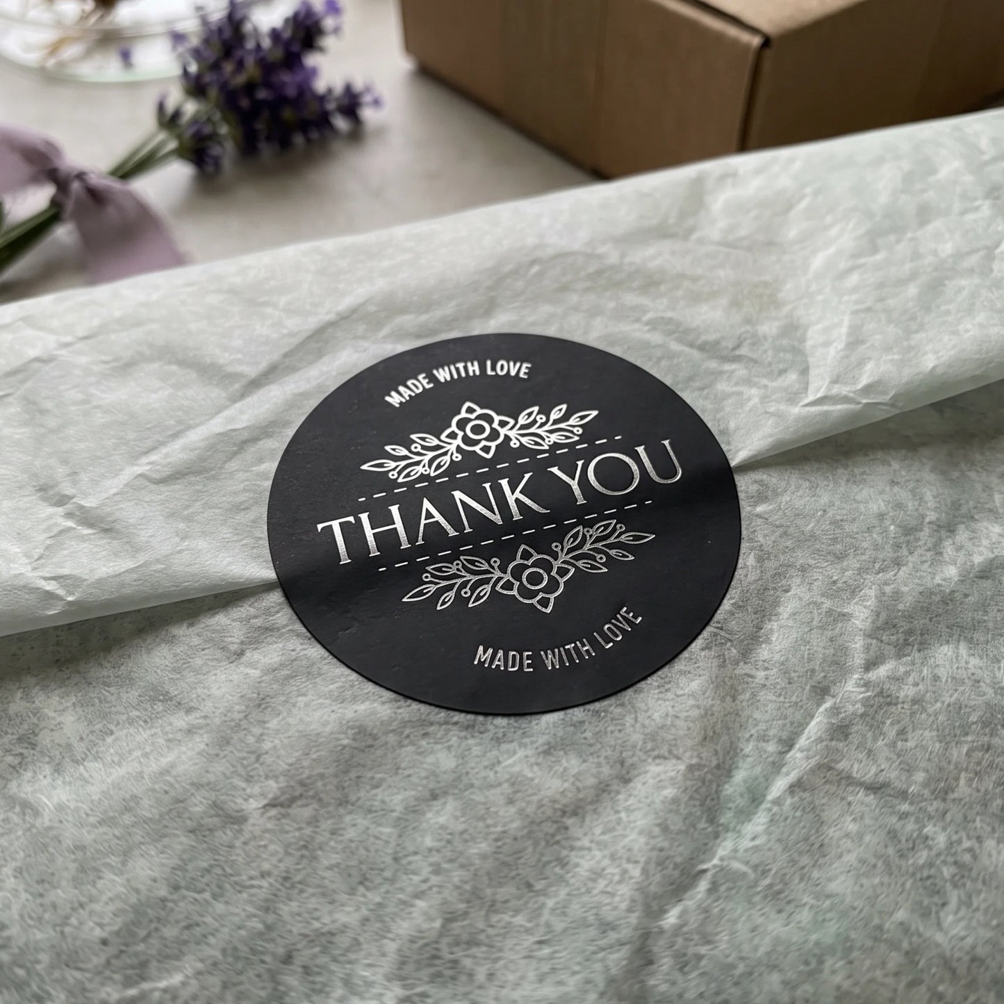 Botanische Made With Love Aufkleber für kleine Unternehmen, Lavendelstrauß-Bindung, 2 Zoll rund, 60 Etiketten | Varikit