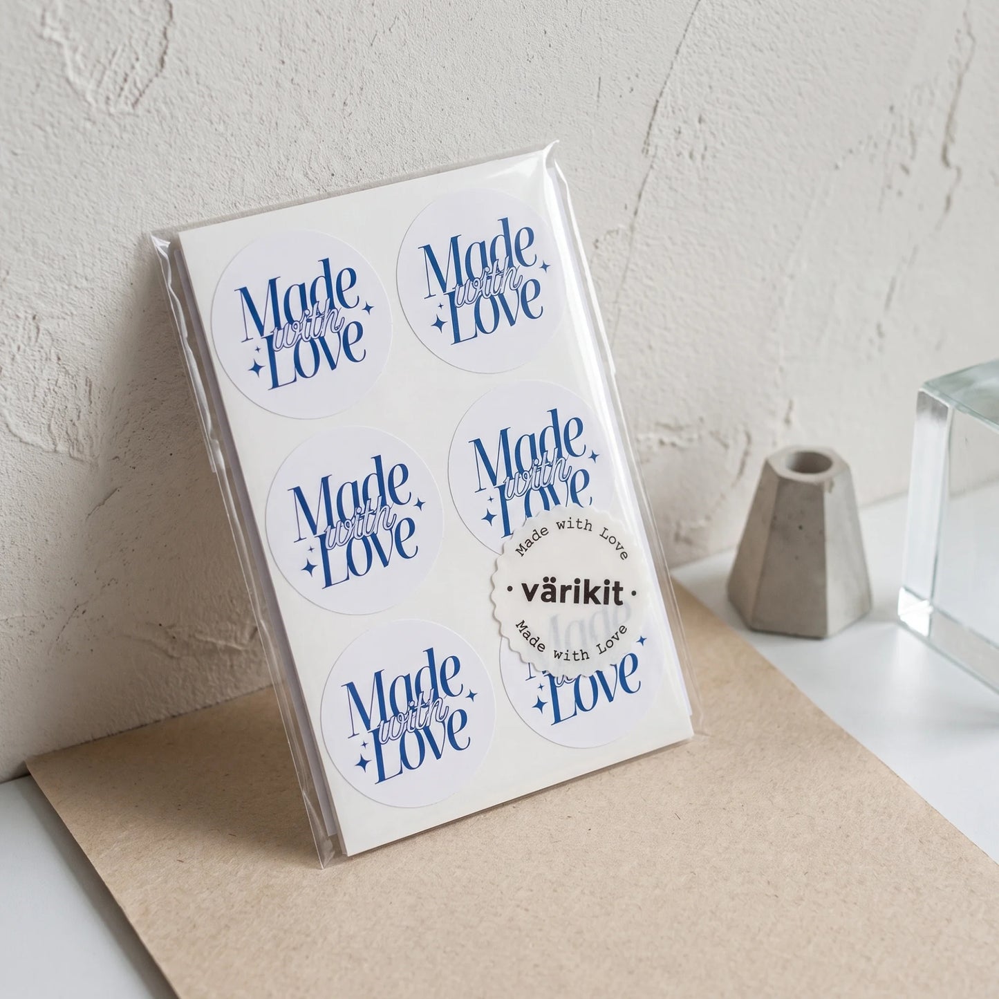 Autocollants « Elegant Luxe Made With Love » pour petites entreprises, script sophistiqué, ronds de 5 cm, 60 étiquettes | Varikit