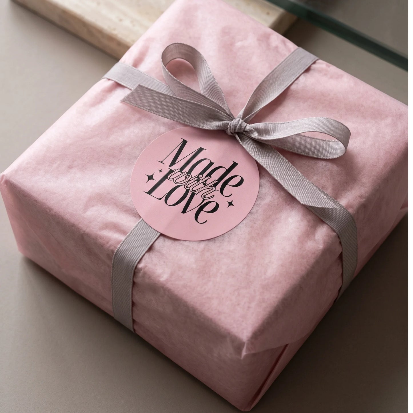 Autocollants « Elegant Luxe Made With Love » pour petites entreprises, script sophistiqué, ronds de 5 cm, 60 étiquettes | Varikit
