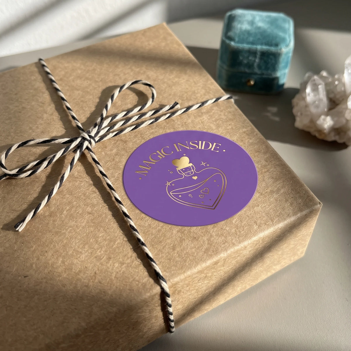 Pegatinas «Magia en el interior» para pequeñas empresas, diseño de frasco de poción, redondas de 2 pulgadas, 60 etiquetas | Varikit