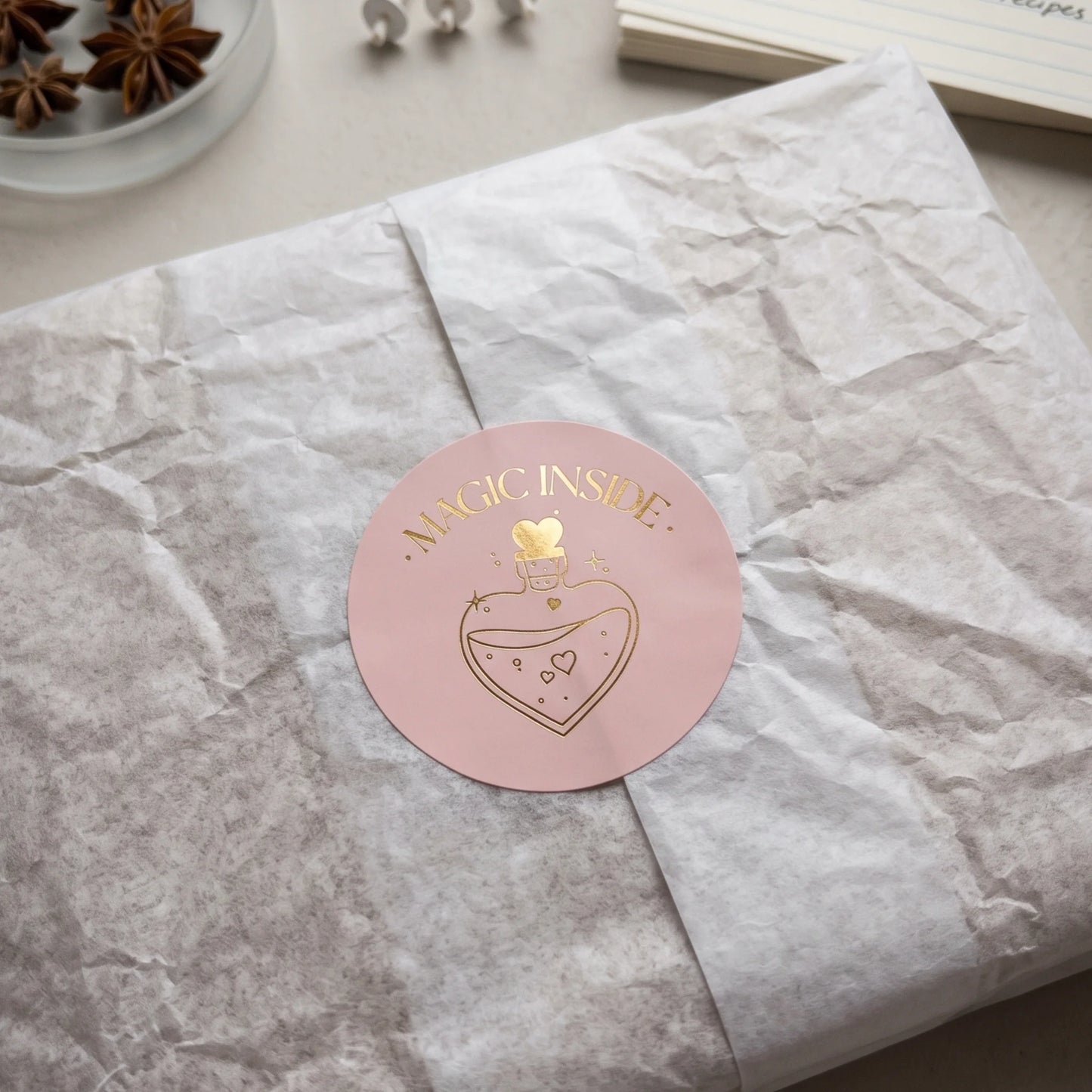 Pegatinas «Magia en el interior» para pequeñas empresas, diseño de frasco de poción, redondas de 2 pulgadas, 60 etiquetas | Varikit