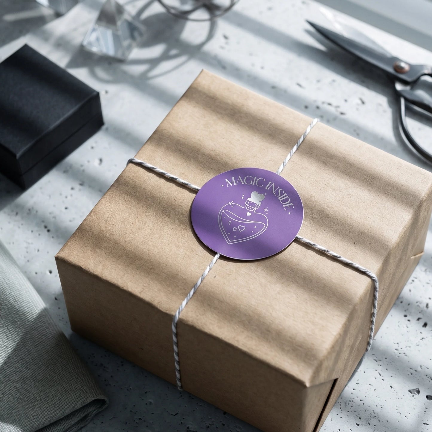 Pegatinas «Magia en el interior» para pequeñas empresas, diseño de frasco de poción, redondas de 2 pulgadas, 60 etiquetas | Varikit