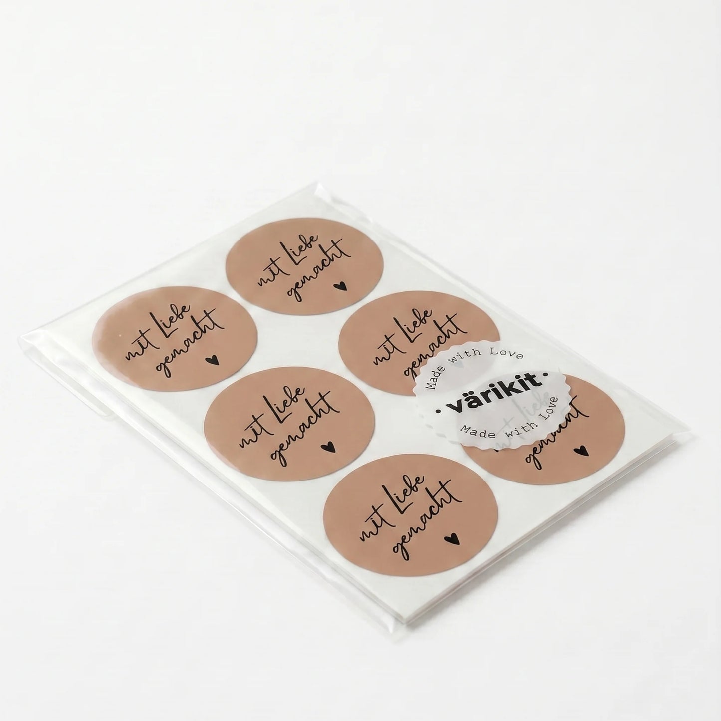 Set of round 'mit Liebe gemacht' stickers with text on a white background