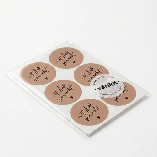 Set of round 'mit Liebe gemacht' stickers with text on a white background