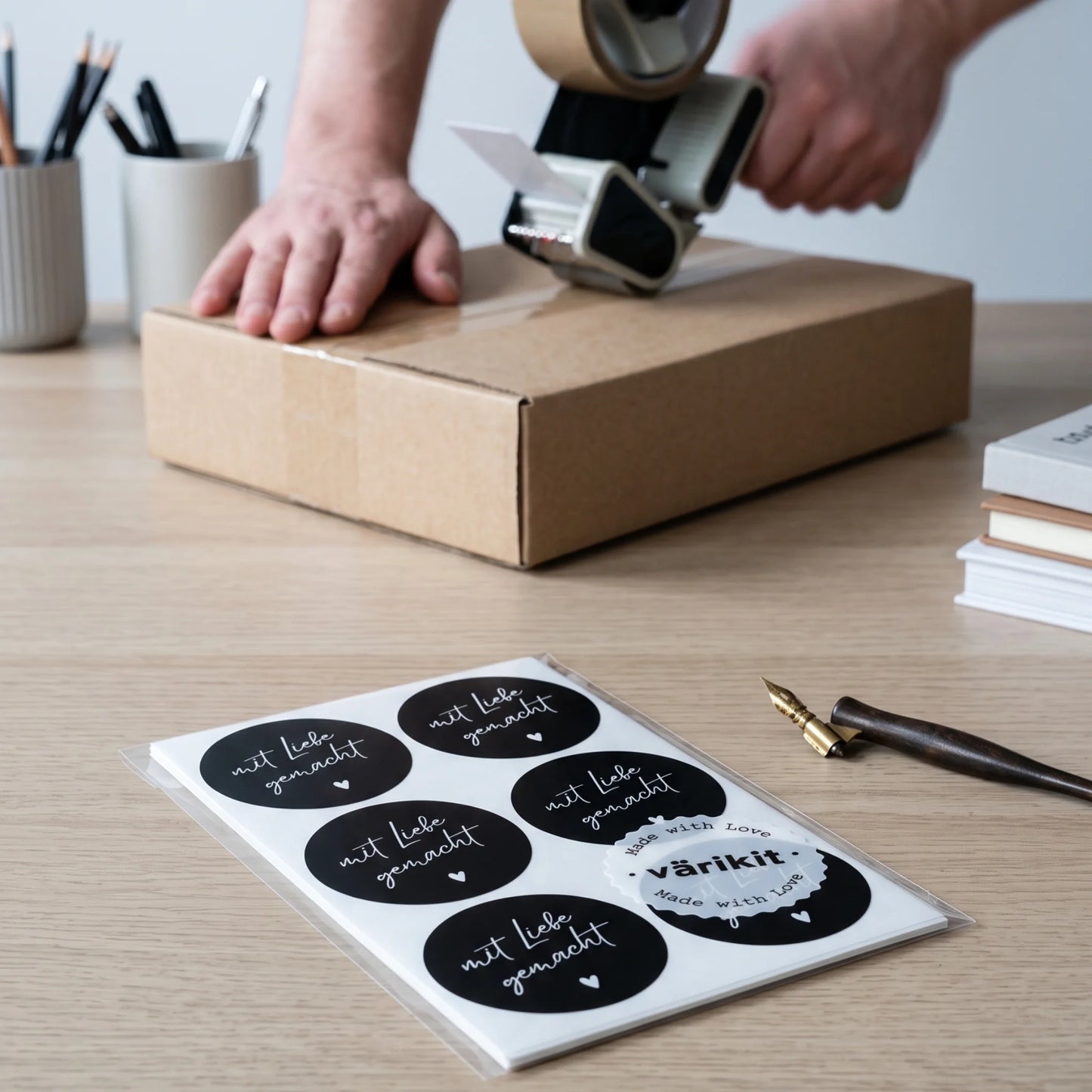 Autocollants « Mit Liebe gemacht » pour petite entreprise, écriture manuscrite, ronds de 5 cm, 60 étiquettes | Varikit