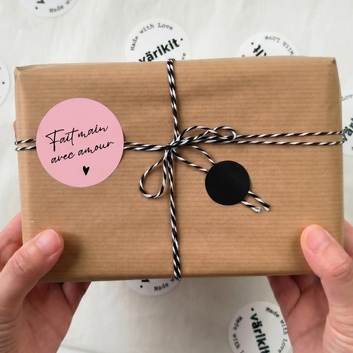 Fait Main Avec Amour Stickers for Small Business, Handwritten Type, 2-Inch Round, 60 Labels | Varikit