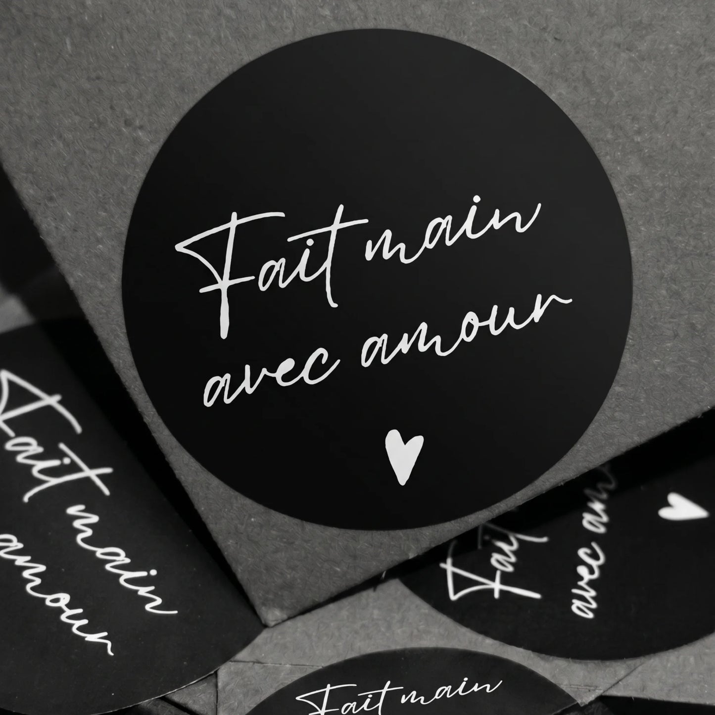 Fait Main Avec Amour Stickers for Small Business, Handwritten Type, 2-Inch Round, 60 Labels | Varikit